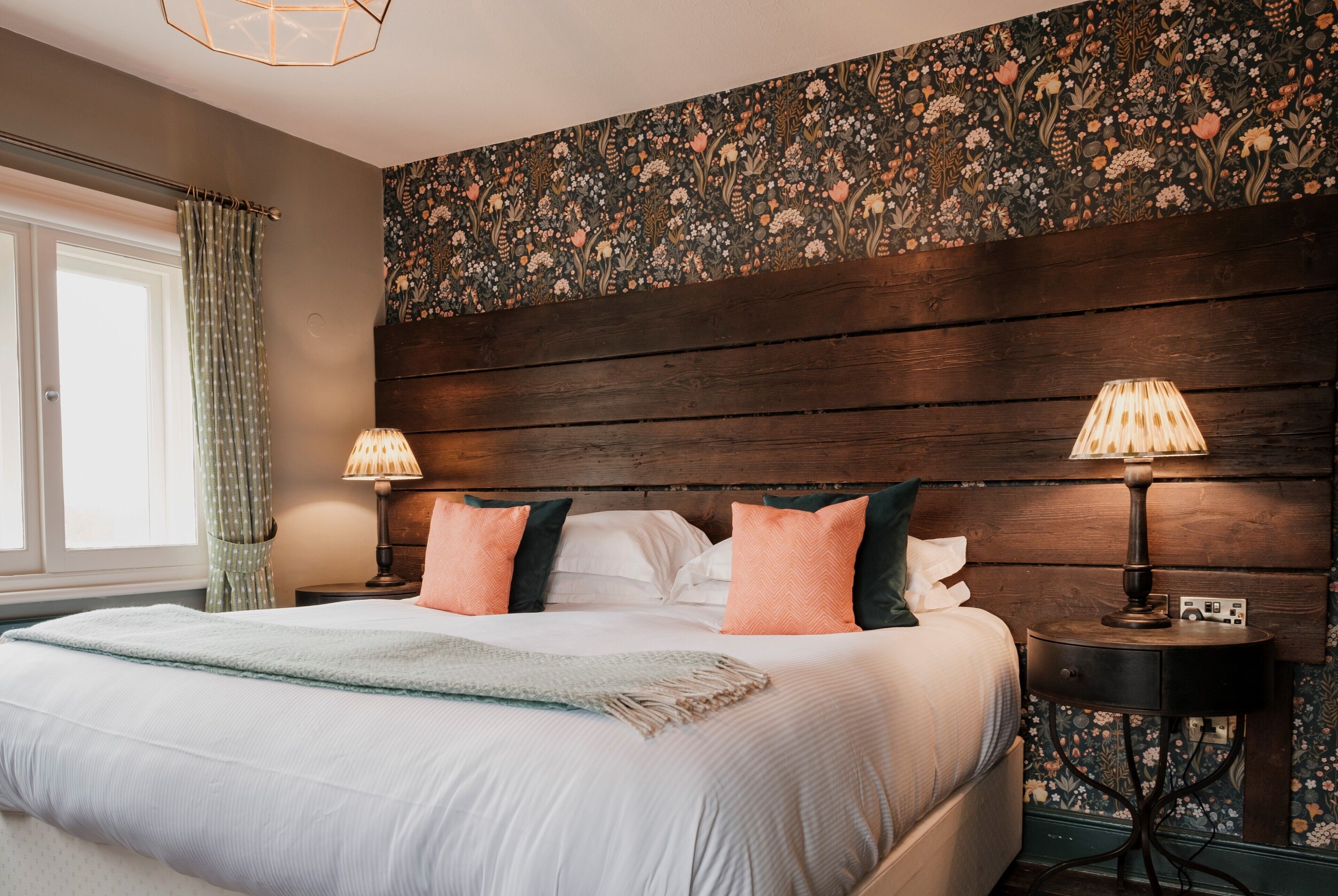 Phòng đôi Superior, 1 giường đôi | Bàn, màn/rèm cản sáng, phòng cách âm, bàn ủi/dụng cụ ủi quần áo 