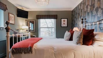 Deluxe Double Room | Individually decorated, individually furnished, desk, laptop workspace