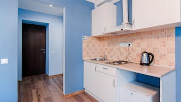 Comfort Studio, 1 Double Bed, Kitchen | Private kitchenette | Fridge, stovetop, electric kettle, cookware/dishes/utensils