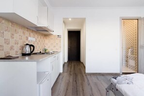 Comfort Studio, 1 Double Bed, Kitchen | Pillowtop beds, individually decorated, iron/ironing board, free WiFi - Odessa Rent Service Apartments at Sea-side (Odesa)