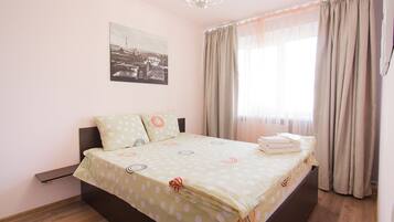 Appartement Familial, cuisine | Surmatelas, décoration personnalisée, fer et planche à repasser