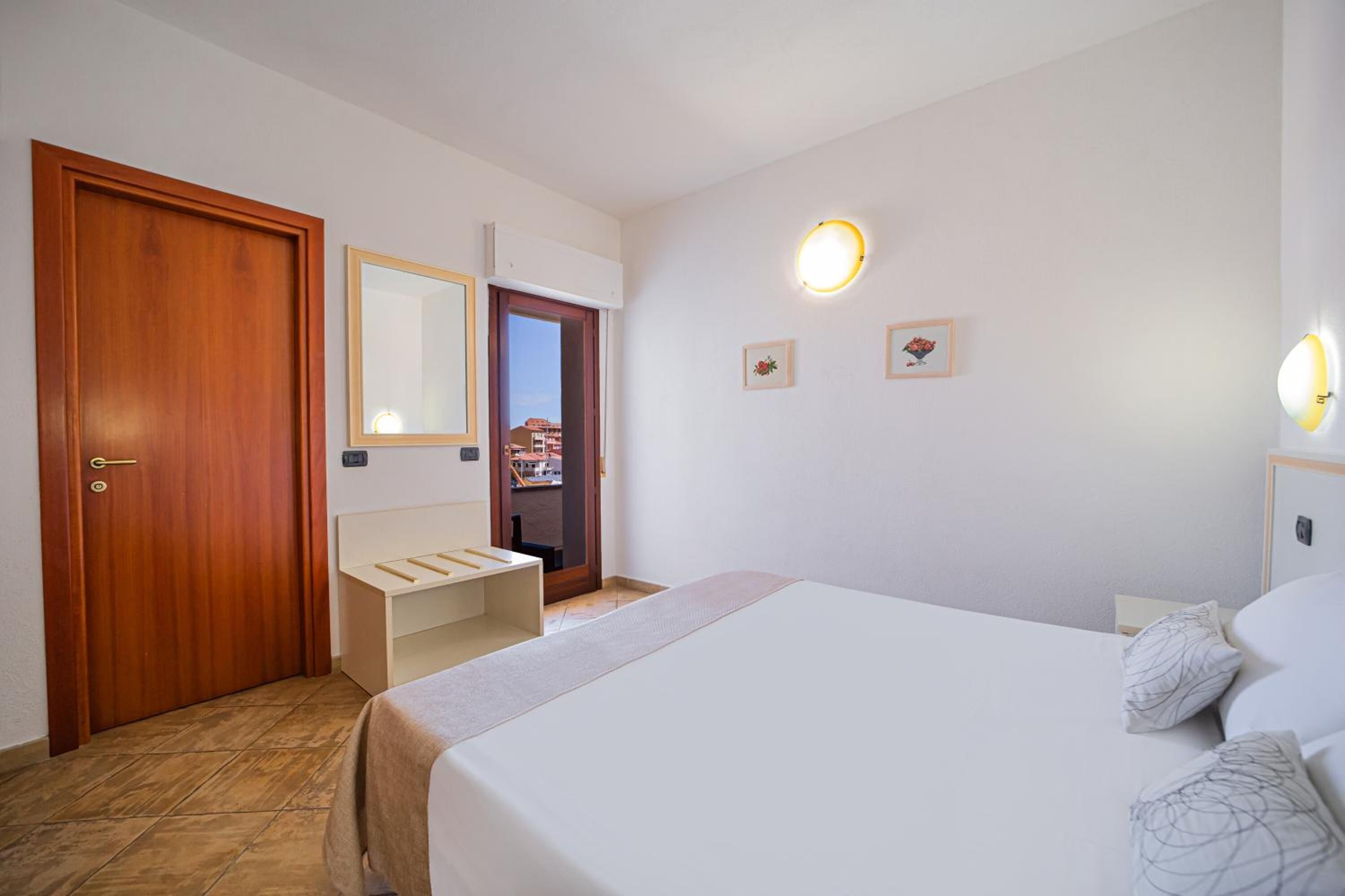 minibar, desk, cots/infant beds, free wifi