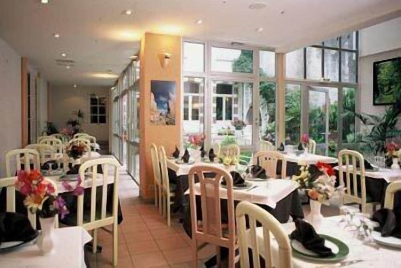 breakfast and dinner served, french cuisine