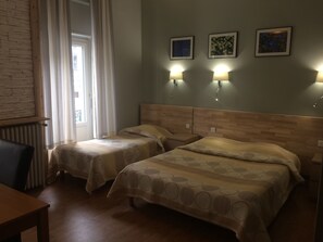 Free WiFi, bed sheets - Hotel Restaurant Les Edelweiss (Cauterets)