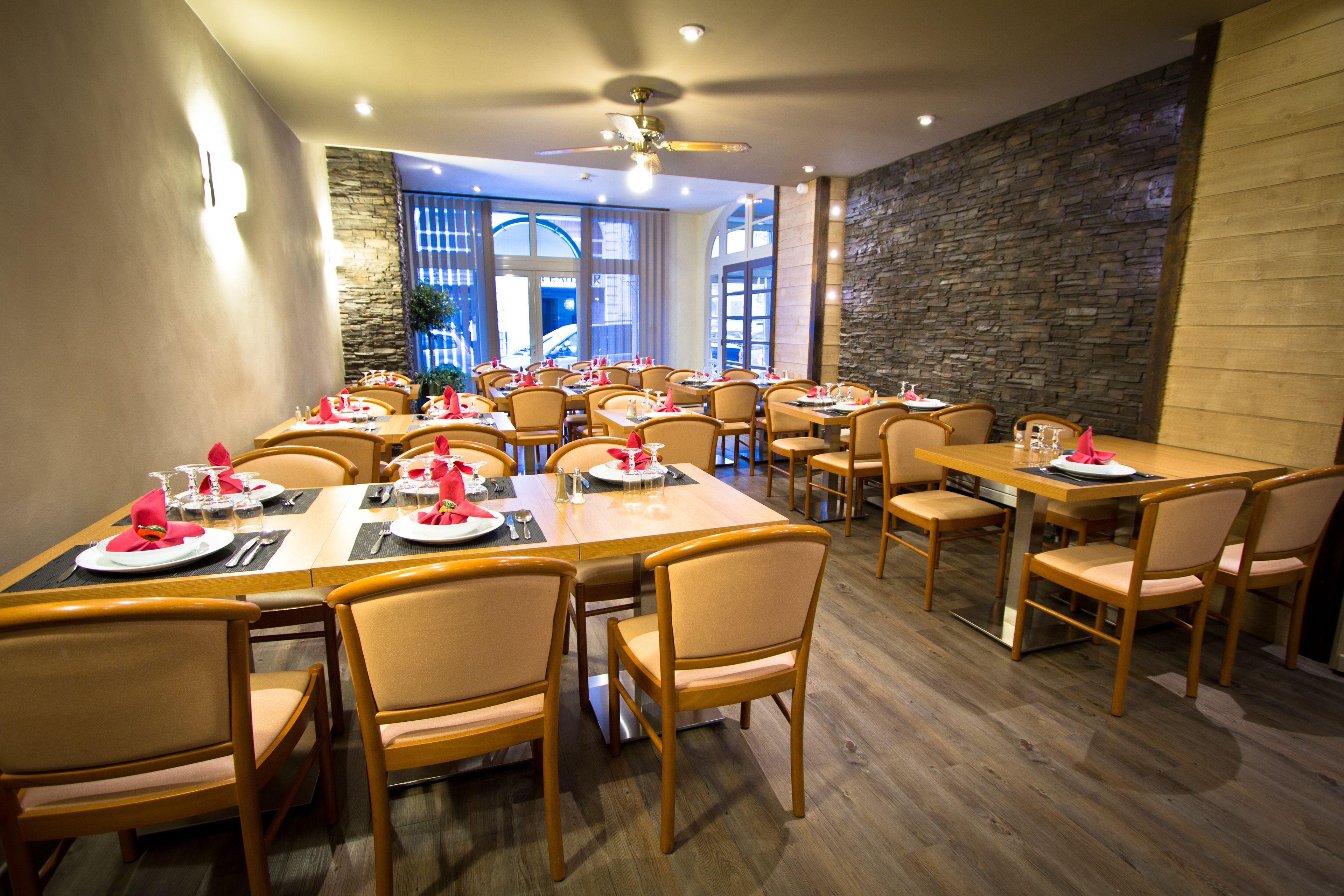 Breakfast and dinner served, French cuisine