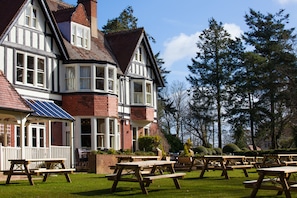 BBQ/picnic area - The White Buck (Ringwood)