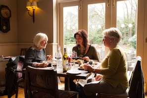 Breakfast, lunch and dinner served - The White Buck (Ringwood)
