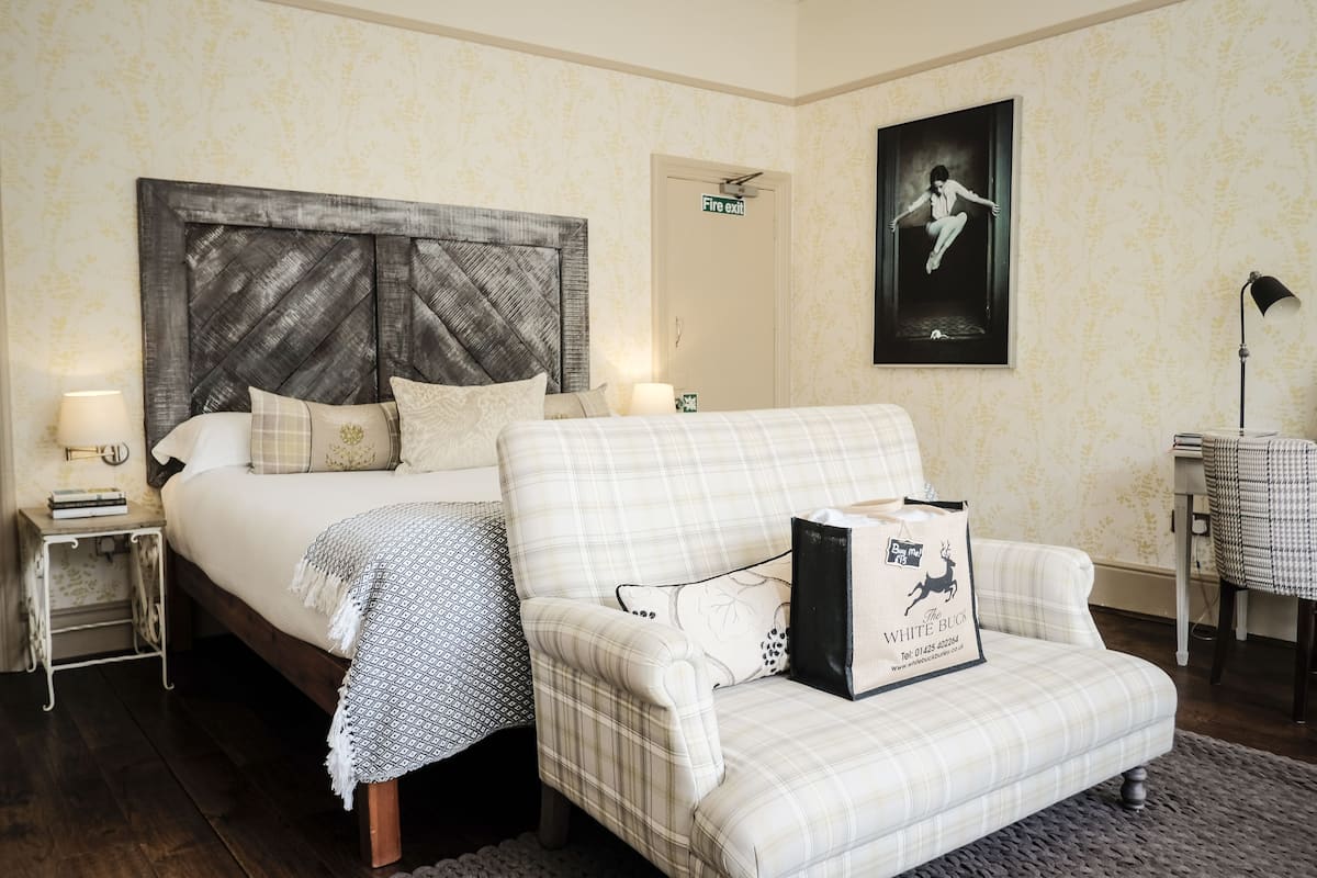 Junior Suite, 1 King Bed | Premium bedding, individually decorated, individually furnished, desk