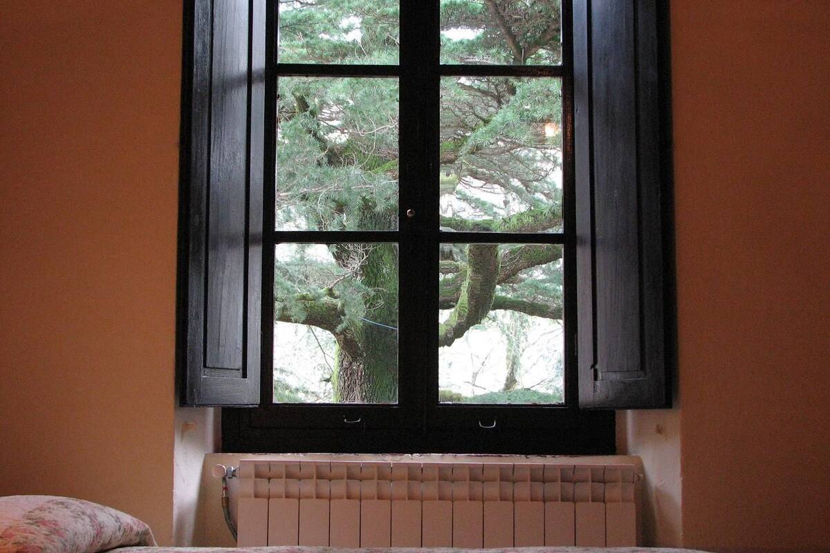 triple room | down duvets, desk, cots/infant beds, rollaway beds