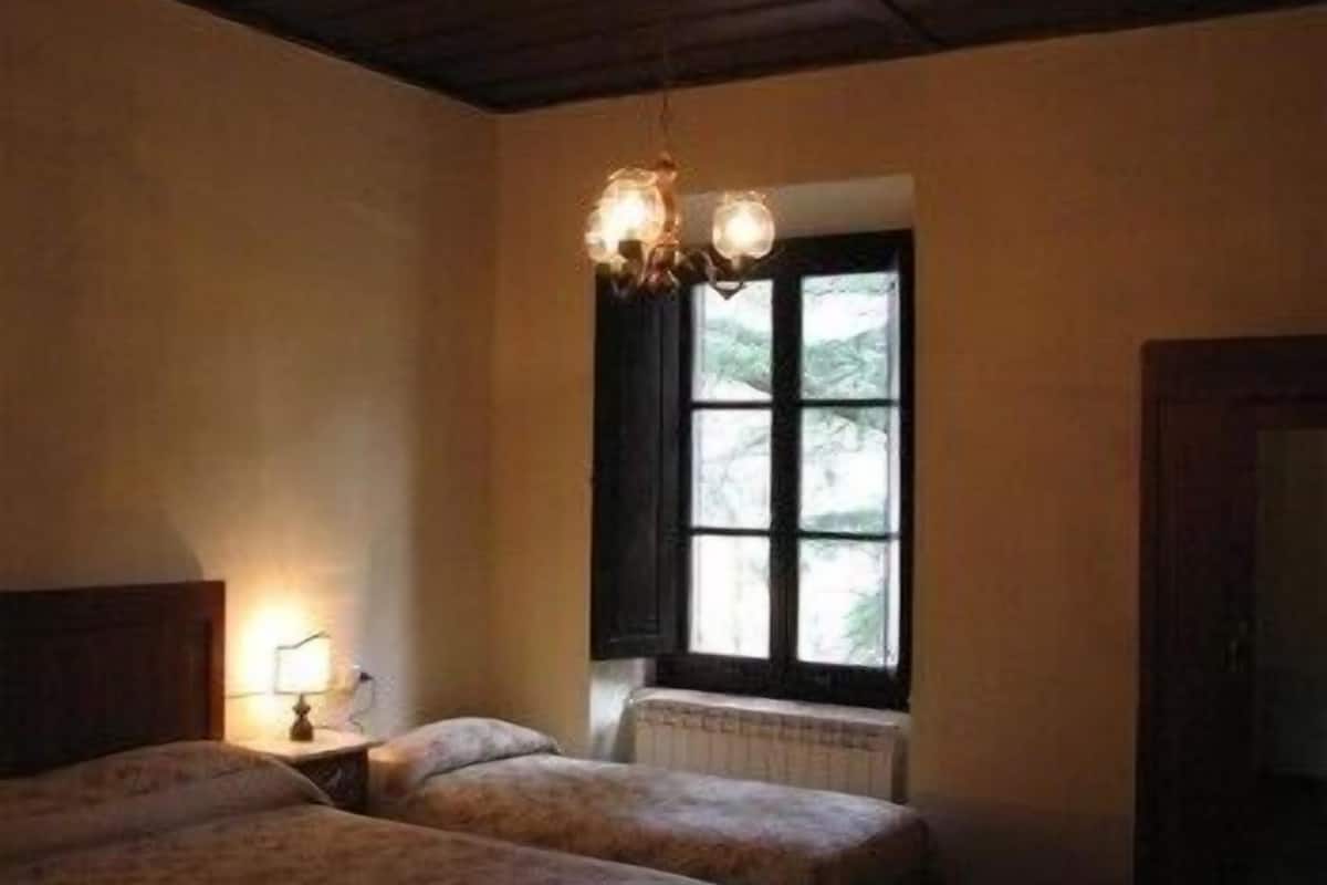 triple room | down duvets, desk, cots/infant beds, rollaway beds