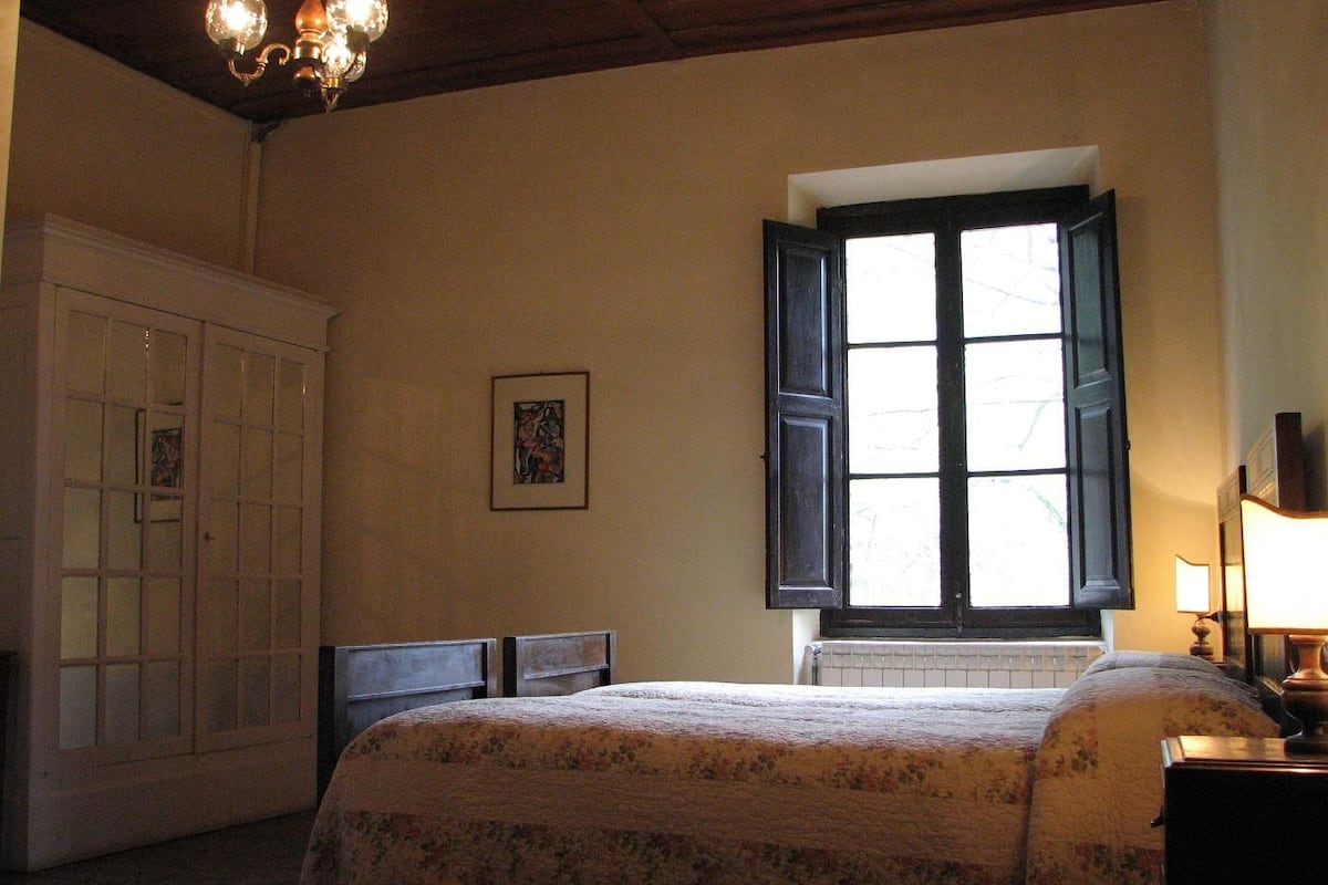 double room | down duvets, desk, cots/infant beds, rollaway beds