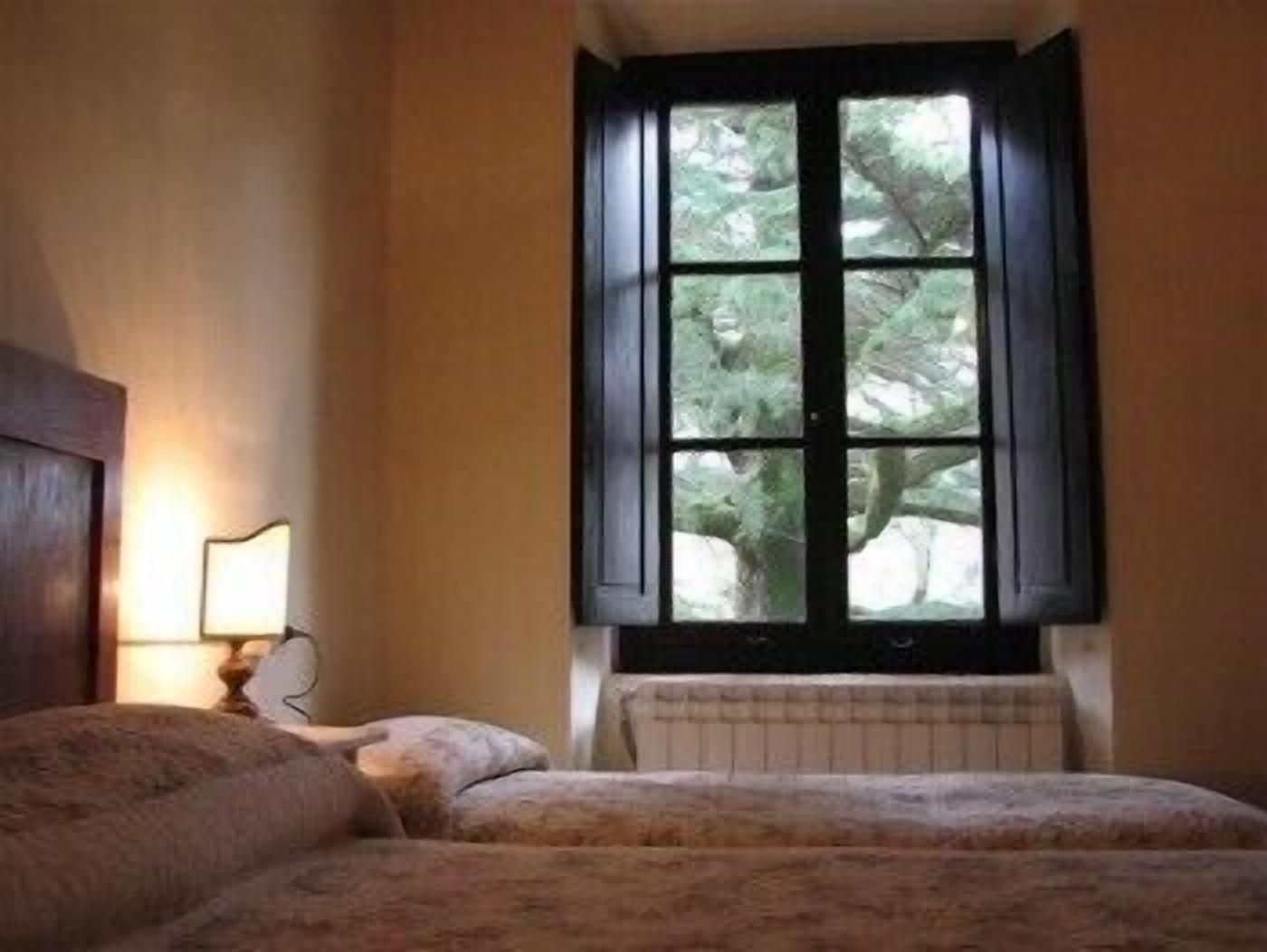 triple room | down duvets, desk, cots/infant beds, rollaway beds