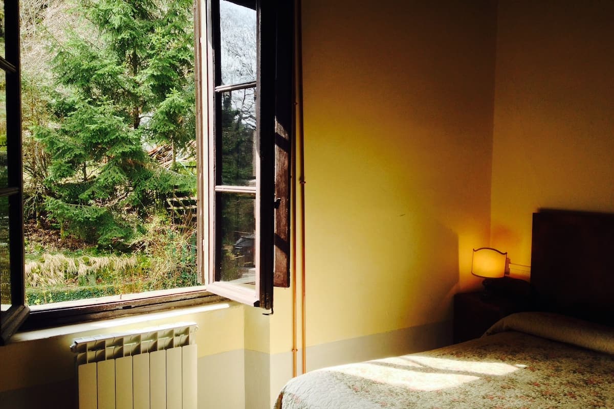 double room | down duvets, desk, cots/infant beds, rollaway beds