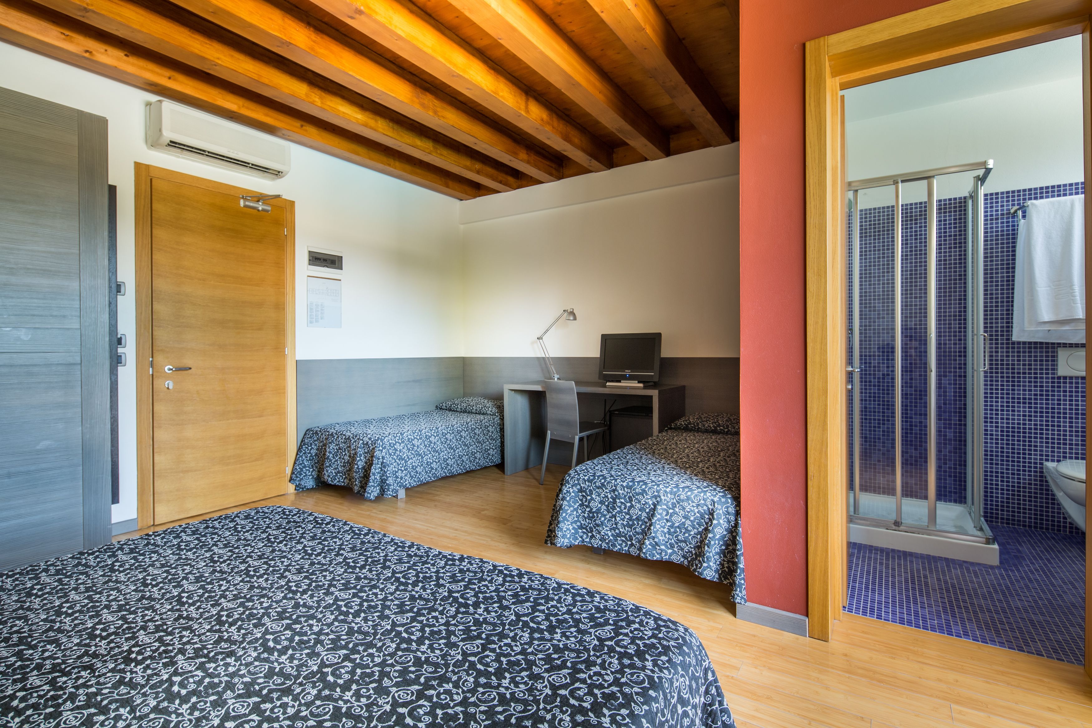 superior quadruple room | 1 bedroom, minibar, in-room safe, desk