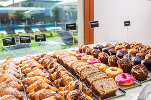 Desayuno bufé gratuito y diario