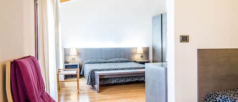 Minibar, in-room safe, desk, free WiFi