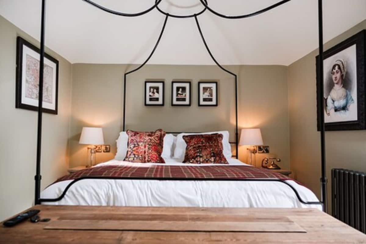Garden Suite | Desk, iron/ironing board, free WiFi, bed sheets