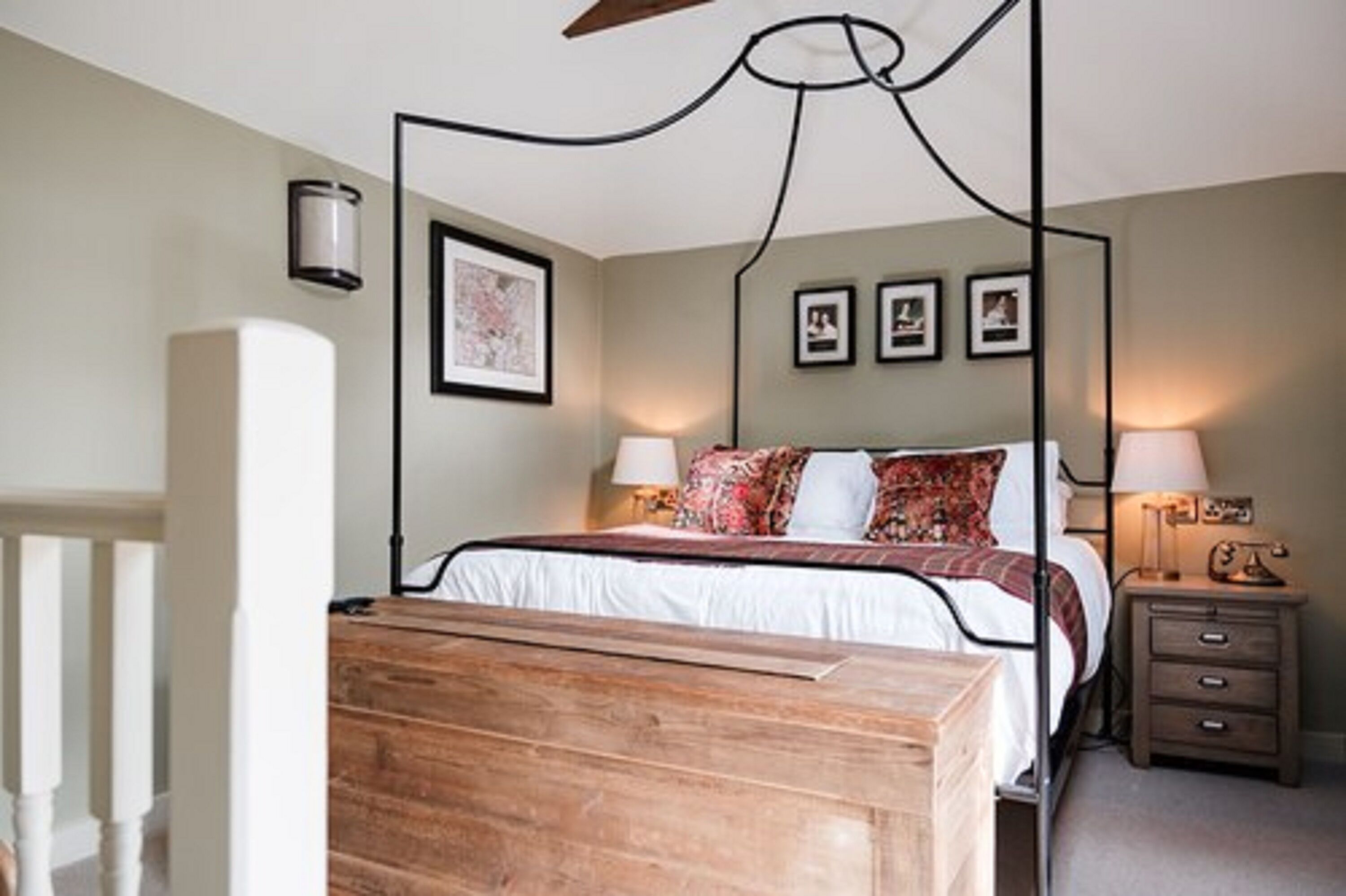Garden Suite | Escritorio, tabla de planchar con plancha, wifi gratis y ropa de cama