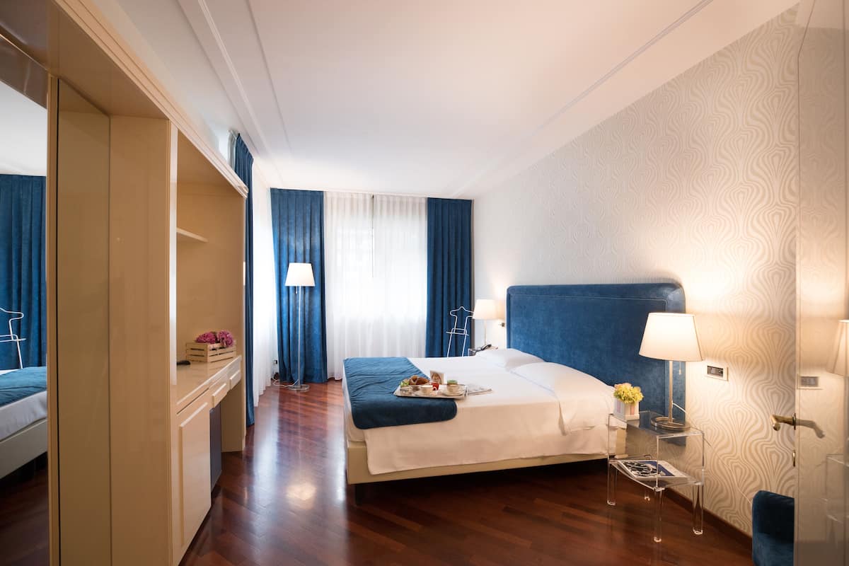 Junior-Suite, Whirlpool | 1 Schlafzimmer, Minibar, Zimmersafe, Schreibtisch