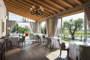 2 restaurants, breakfast, lunch, dinner served; Italian cuisine - Villa Cordevigo  (Cavaion Veronese)