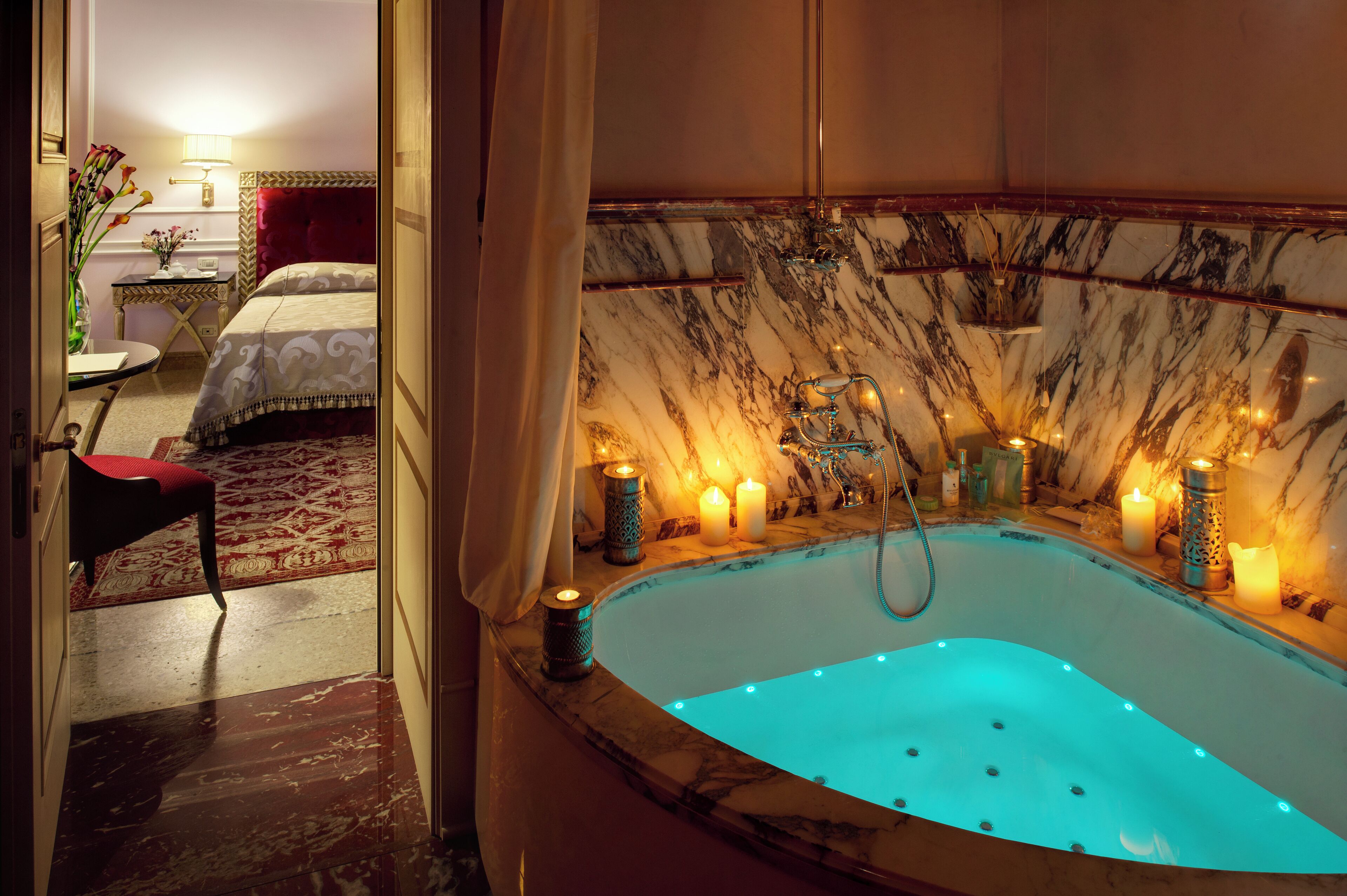 Minibar, Zimmersafe, individuell dekoriert, individuell eingerichtet