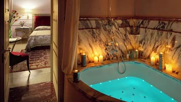 Minibar, Zimmersafe, individuell dekoriert, individuell eingerichtet