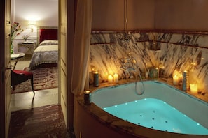 Deep-soaking bathtub