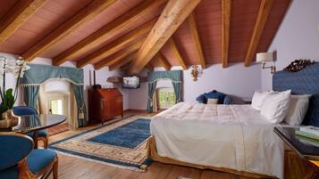 Minibar, in-room safe, individually decorated, individually furnished