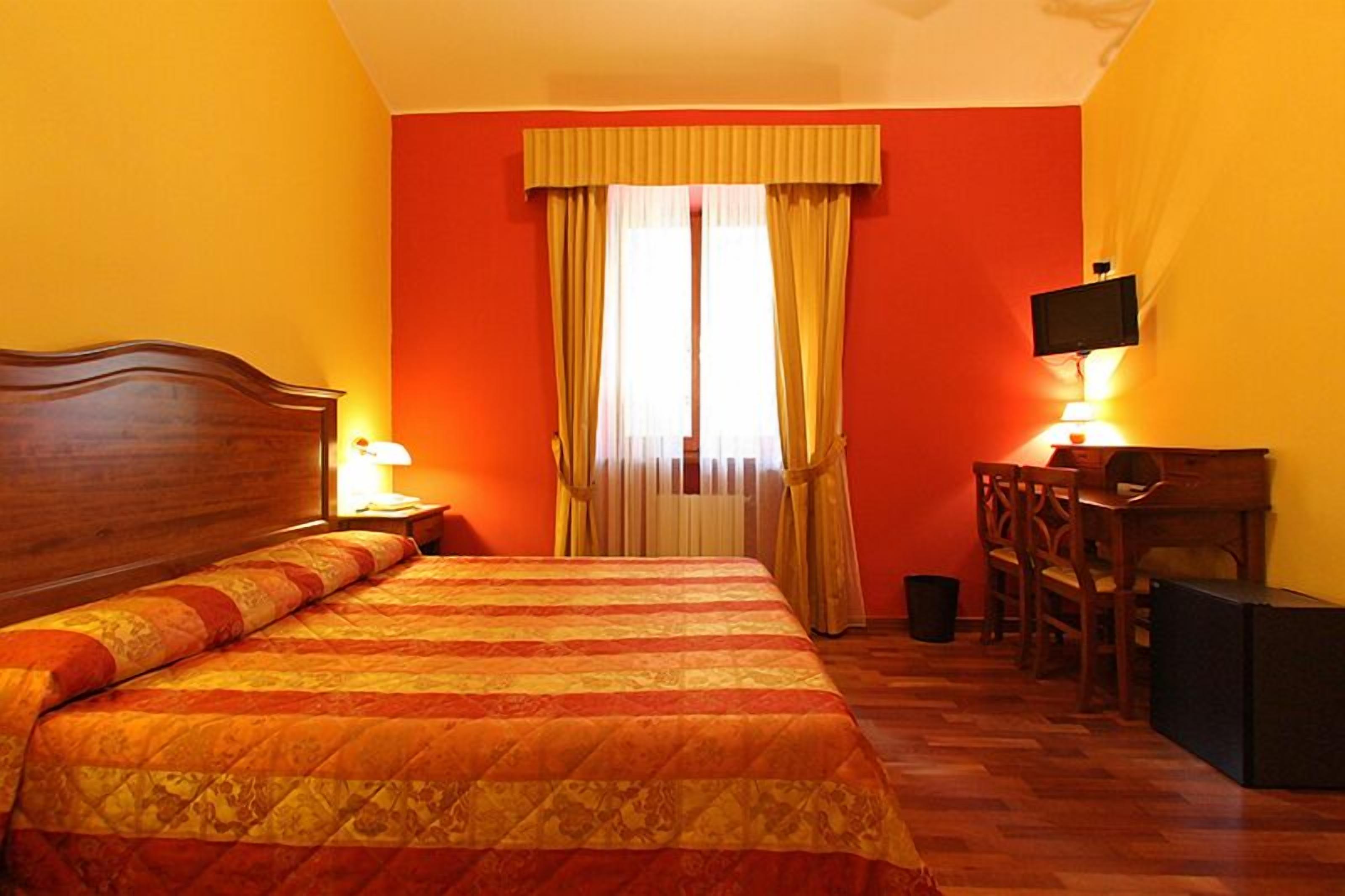 double room | down duvets, in-room safe, desk, free wifi