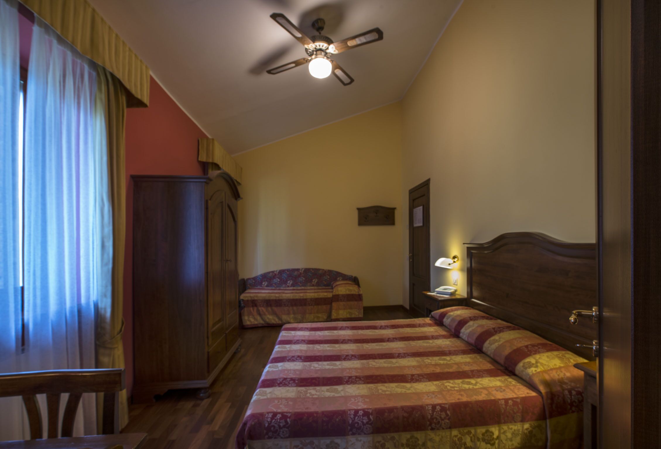 triple room | down duvets, in-room safe, desk, free wifi