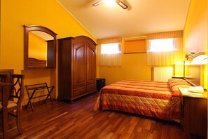 Couette en duvet d'oie, coffres-forts dans les chambres, bureau