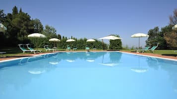 Bồn tắm spa ngoài trời