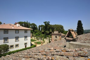 Ropa de cama de alta calidad y minibar 