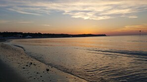In Strandnähe, weißer Sandstrand, Cabañas (kostenlos), Liegestühle