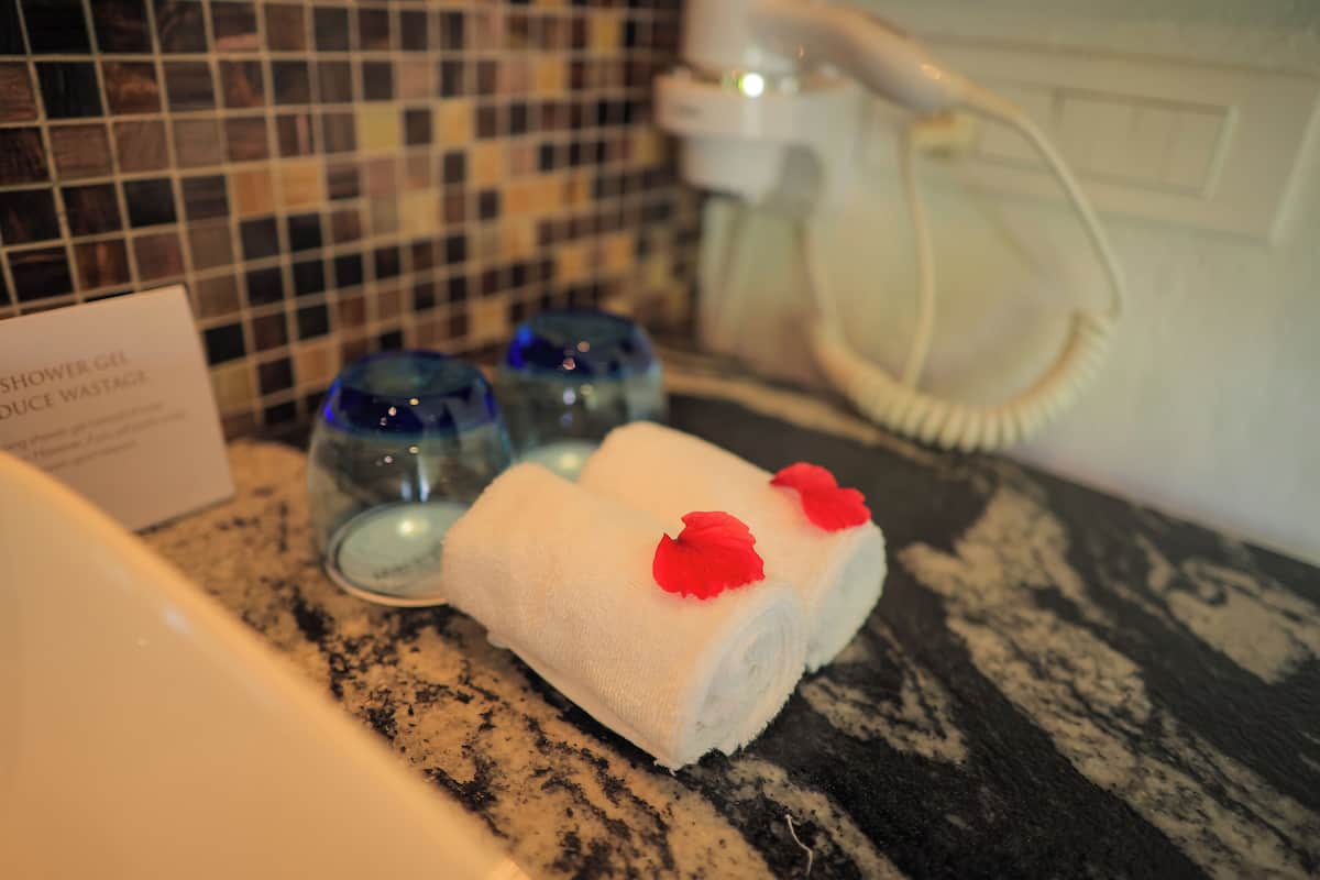 villa, garden area | bathroom | shower, free toiletries, hair dryer, bathrobes