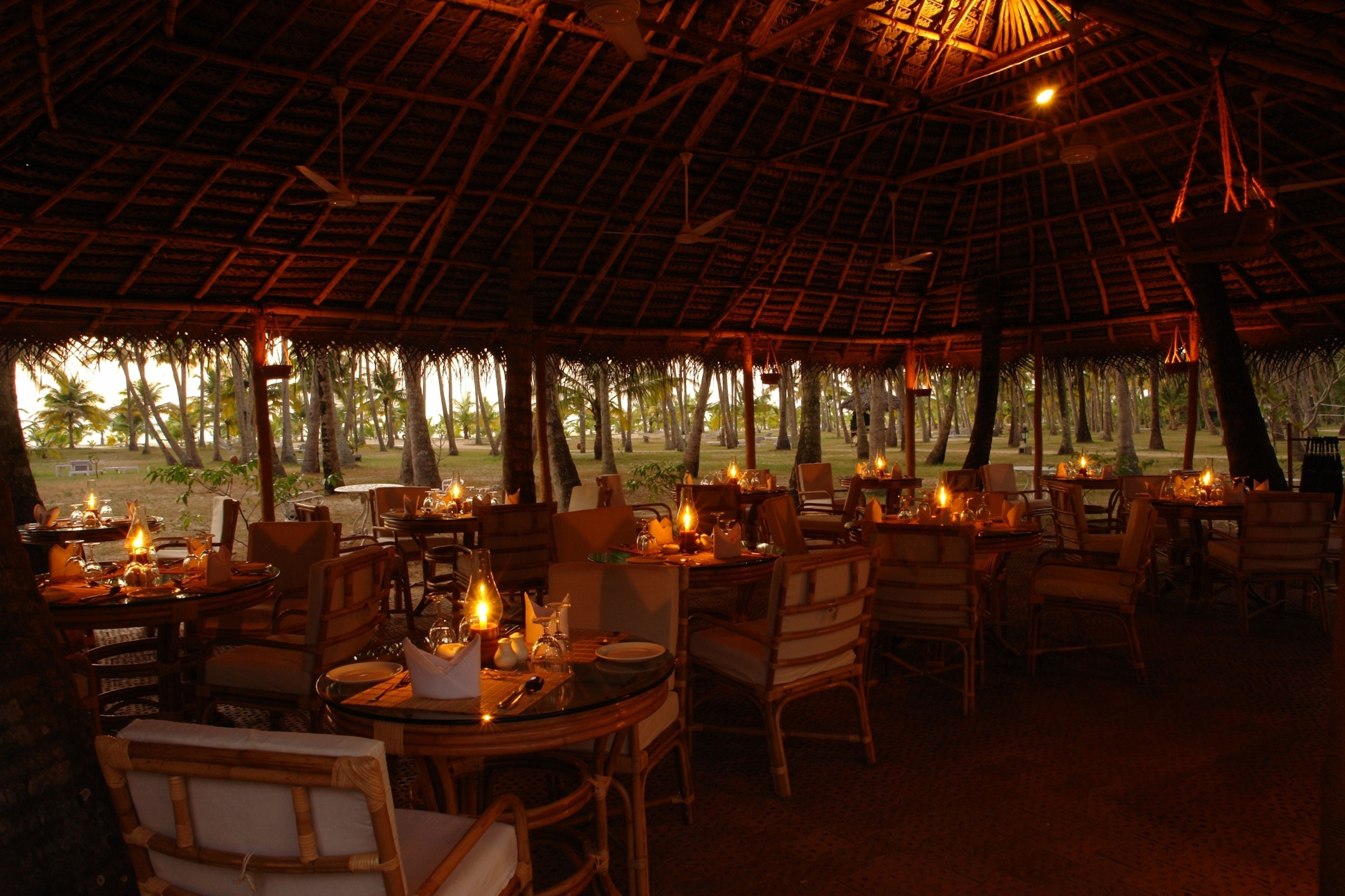 2 من المطاعم، خيارت الطبخ المحلي والعالمي