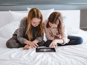 客房 (New Bedding) | 办公桌、遮光窗帘、隔 音、熨斗/熨板