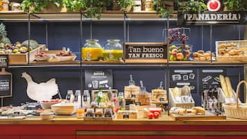 Tägliches Frühstücksbuffet gegen Gebühr