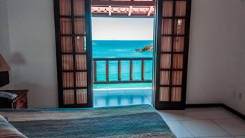 Cofres nos quartos, cortinas blackout, berços grátis, Wi-Fi de cortesia