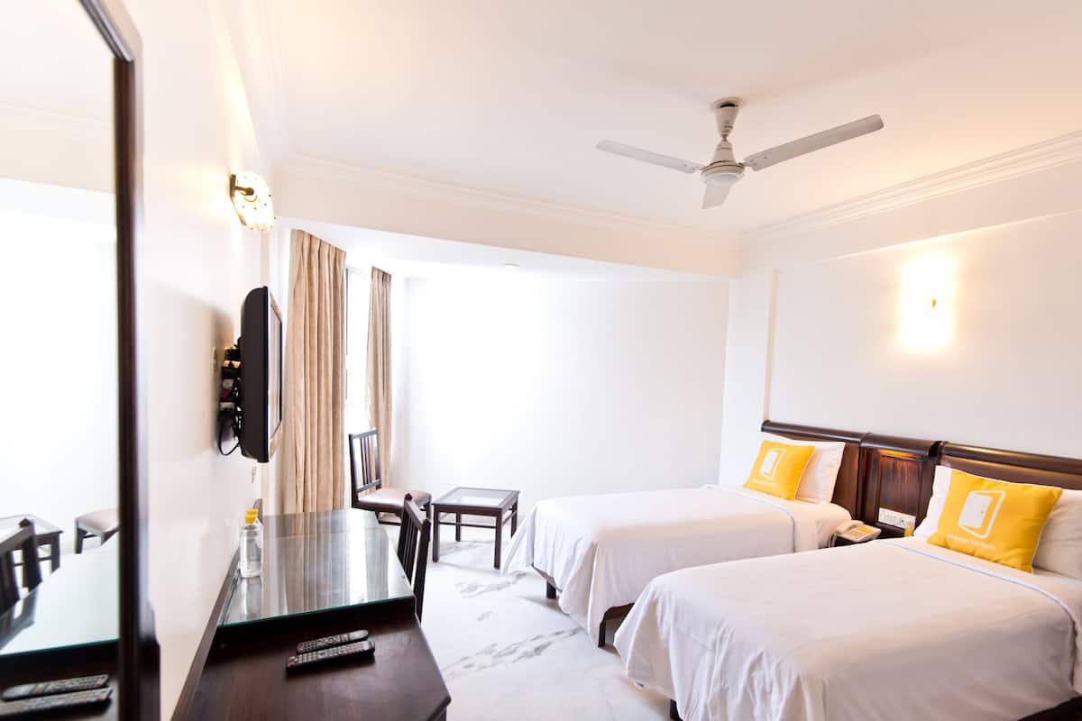 Habitación Deluxe con 2 camas individuales | Ropa de cama de alta calidad y caja de seguridad en la habitación