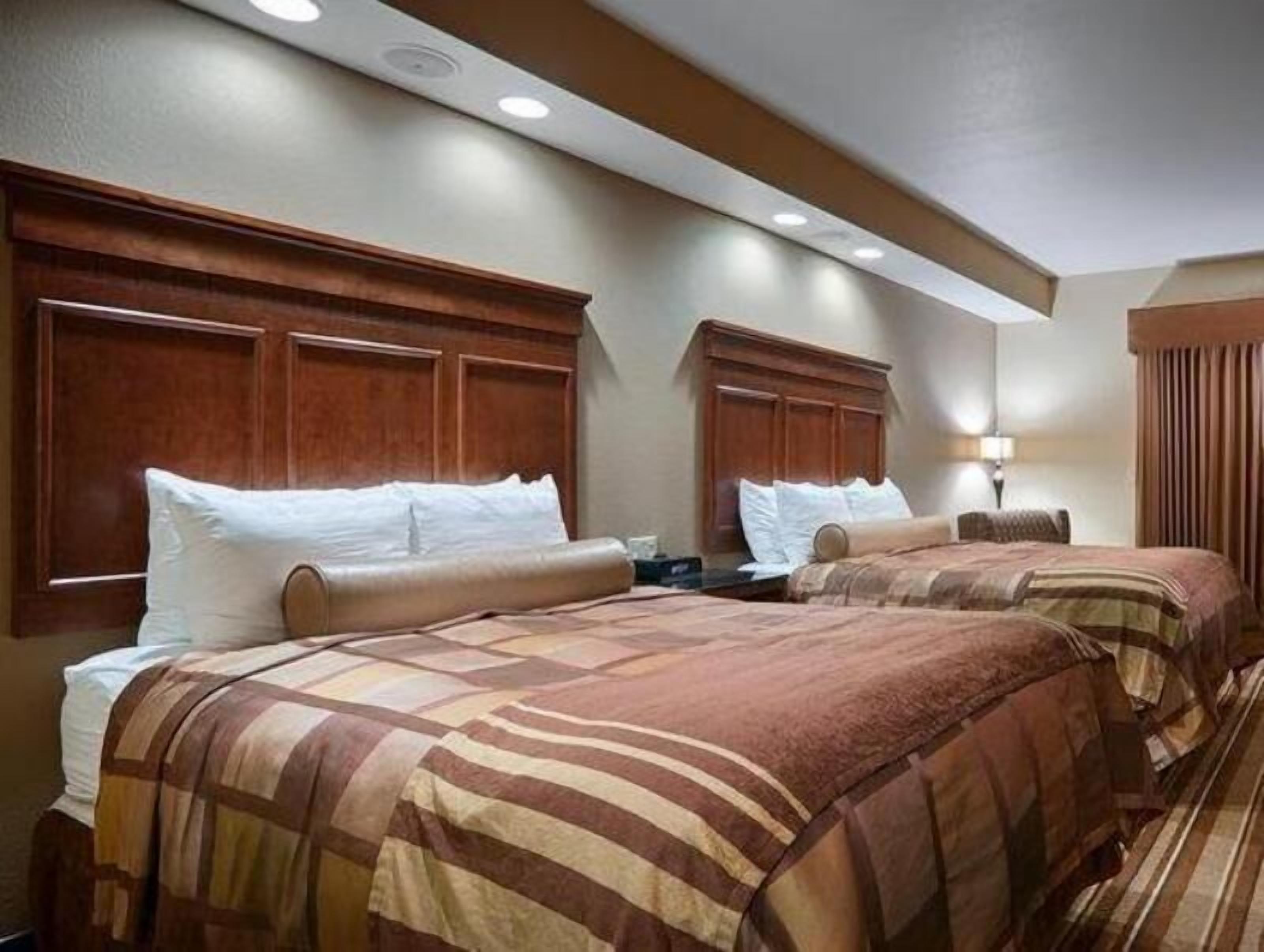 Hochwertige Bettwaren, Pillowtop-Betten, Zimmersafe, Schreibtisch