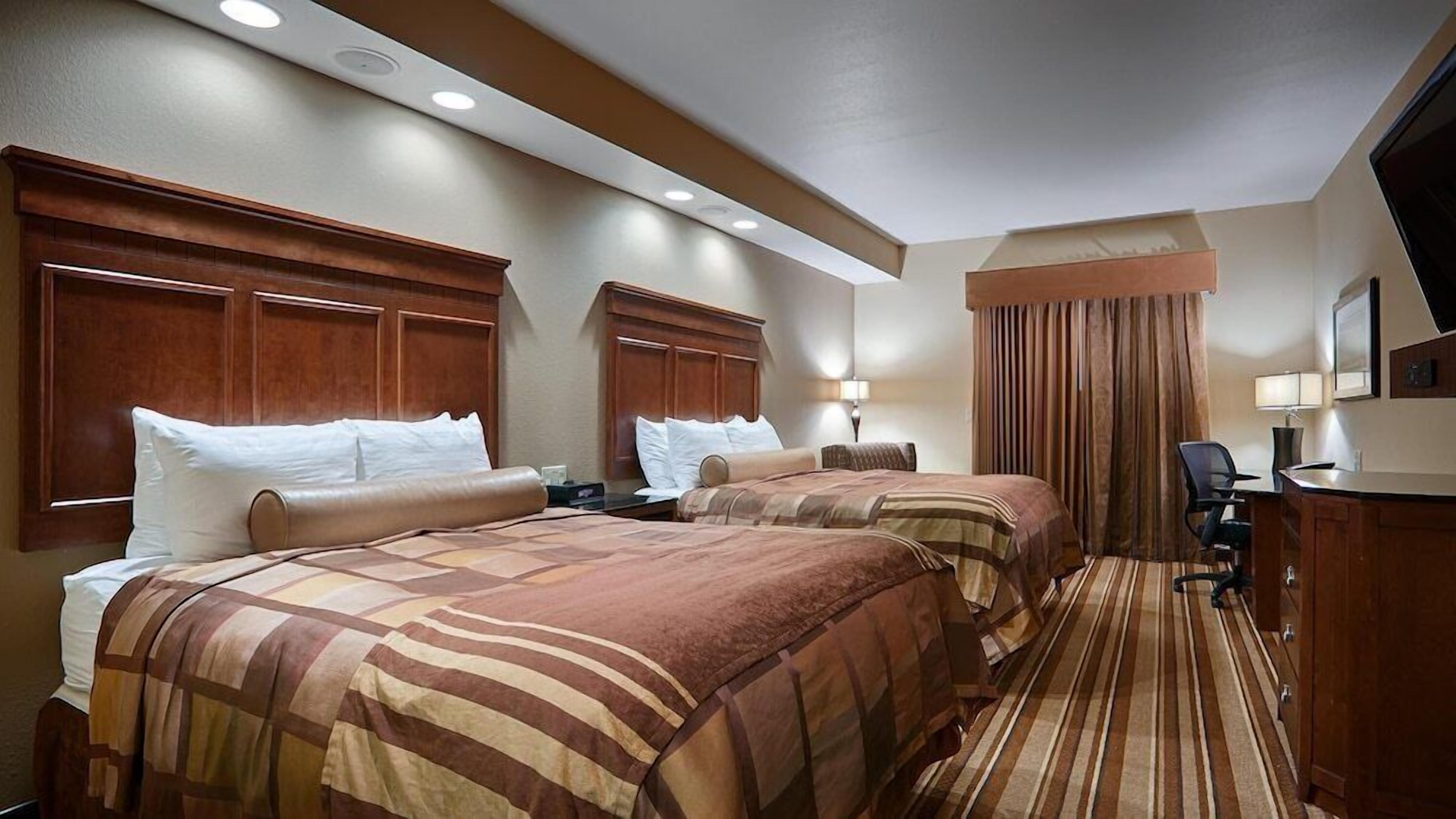 Premium bedding, pillowtop beds, in-room safe, desk