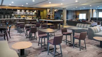 Breakfast and dinner served