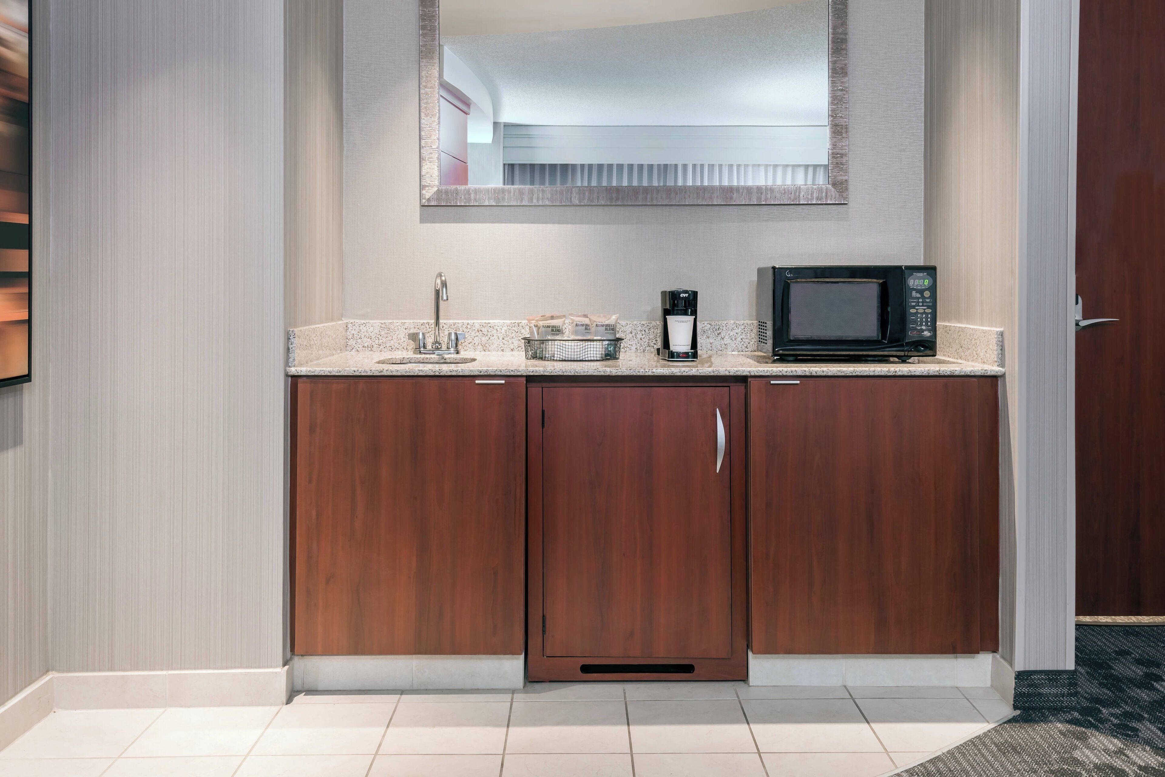 in-room safe, desk, laptop workspace, blackout curtains