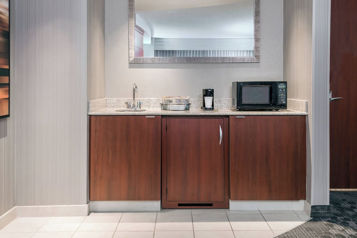 in-room safe, desk, laptop workspace, blackout curtains