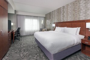 In-room safe, desk, laptop workspace, blackout drapes - Courtyard Buffalo Airport (Buffalo)