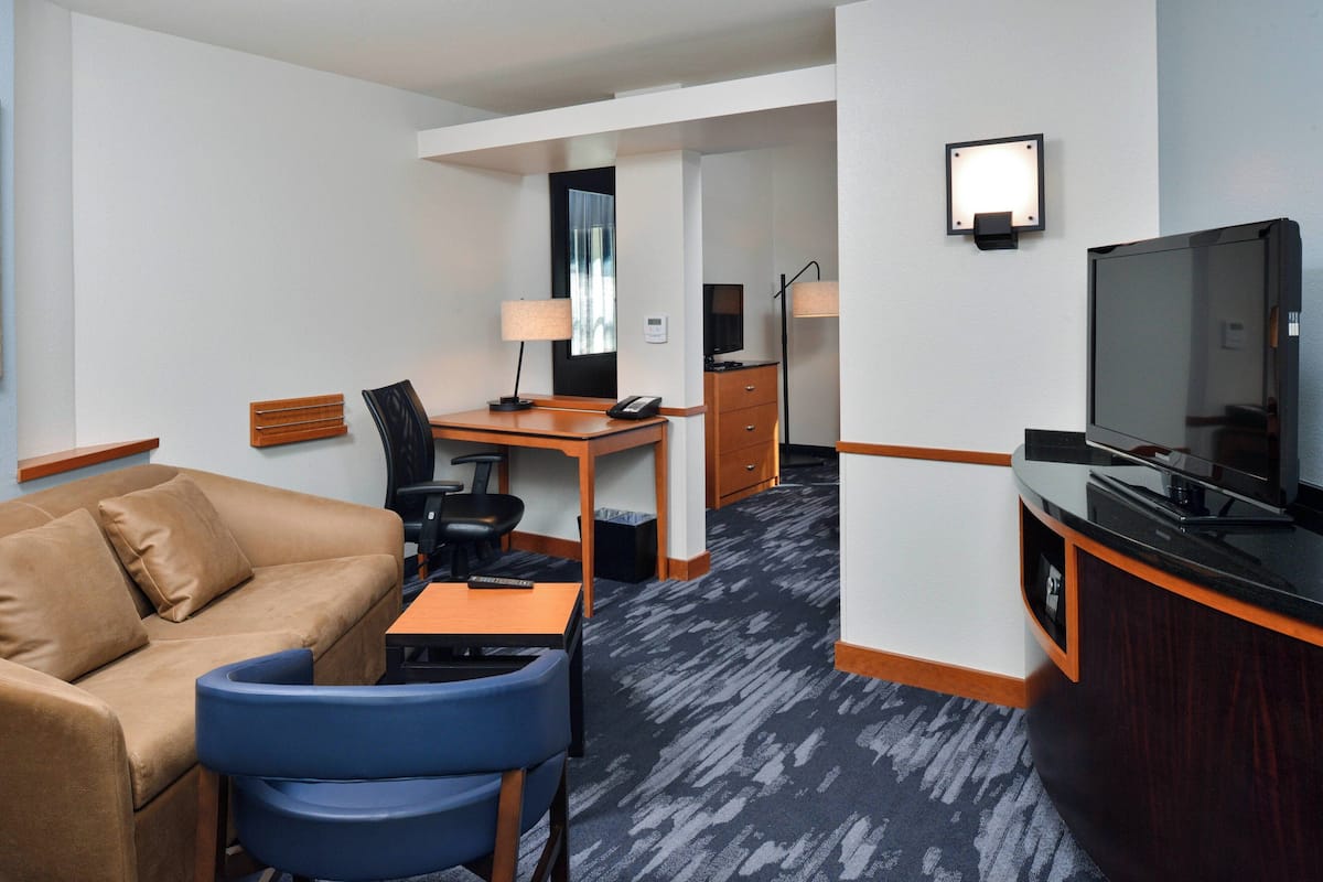 Junior Suite, 1 Bedroom, Non Smoking | Living room