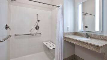 Ducha y bañera combinadas, secador de pelo y toallas