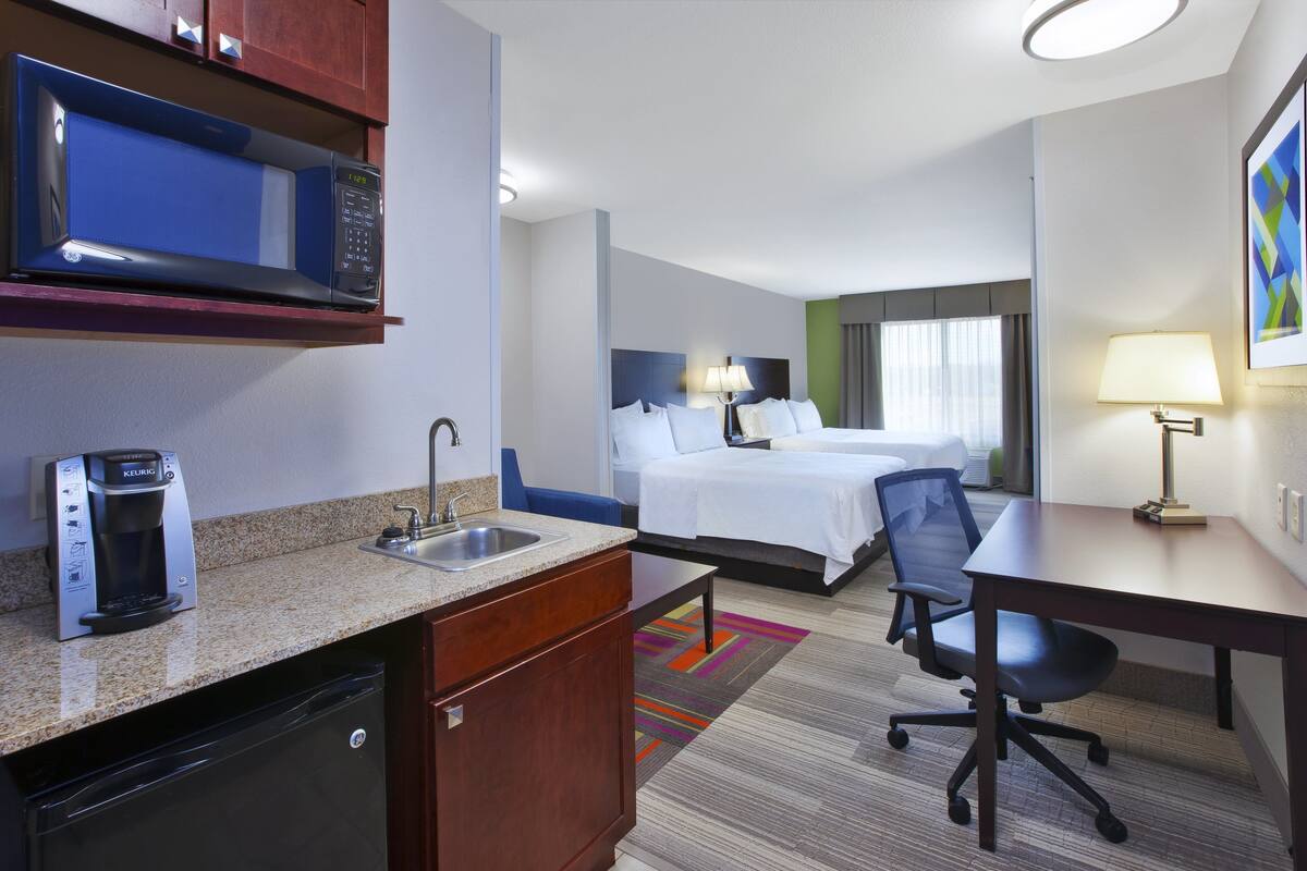 Suite, Multiple Beds