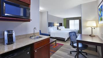 Suite, Multiple Beds | Desk, blackout drapes, iron/ironing board, free cribs/infant beds